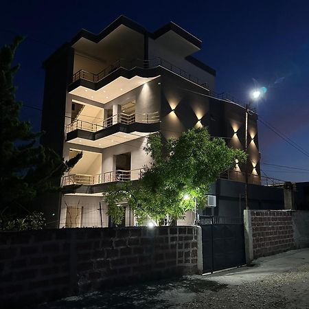 Mico'S Apartments Vlore Bagian luar foto