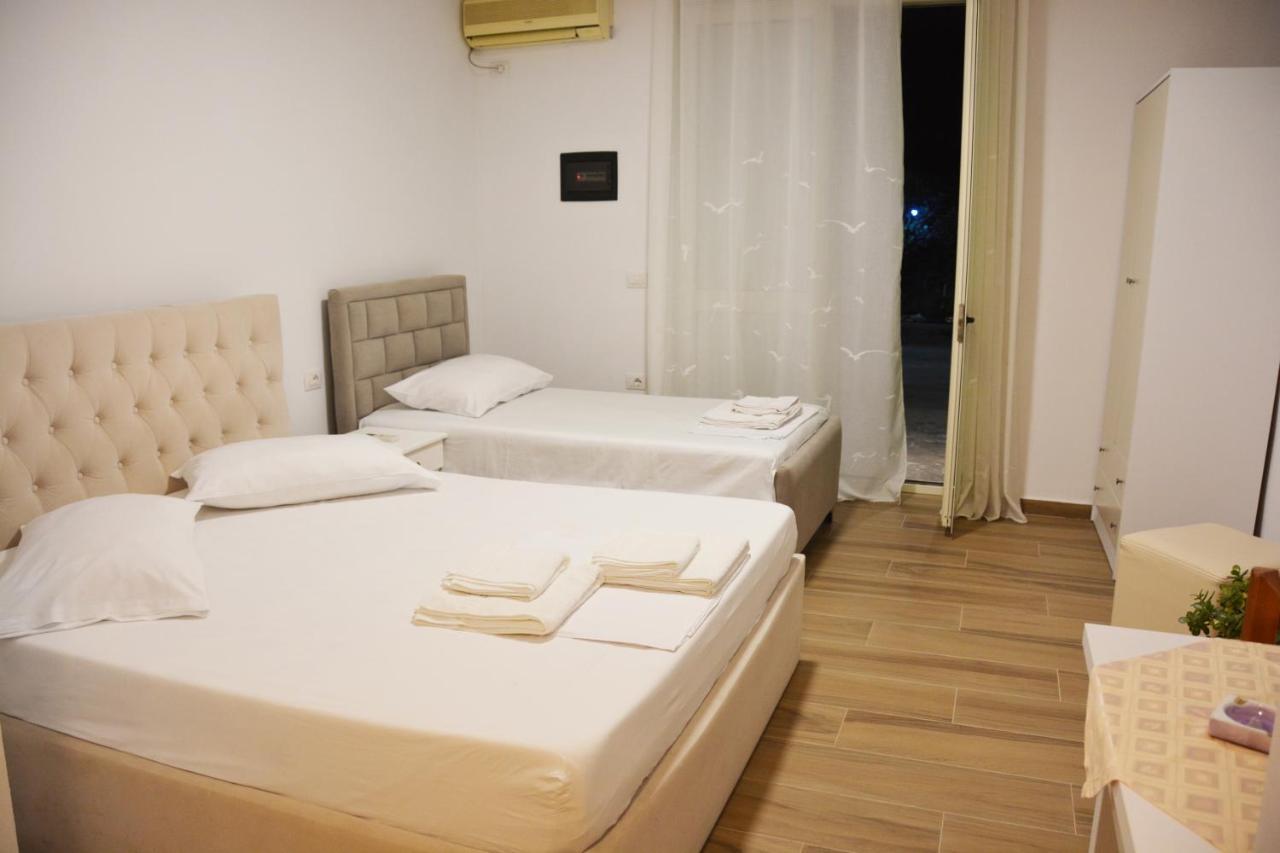 Mico'S Apartments Vlore Bagian luar foto