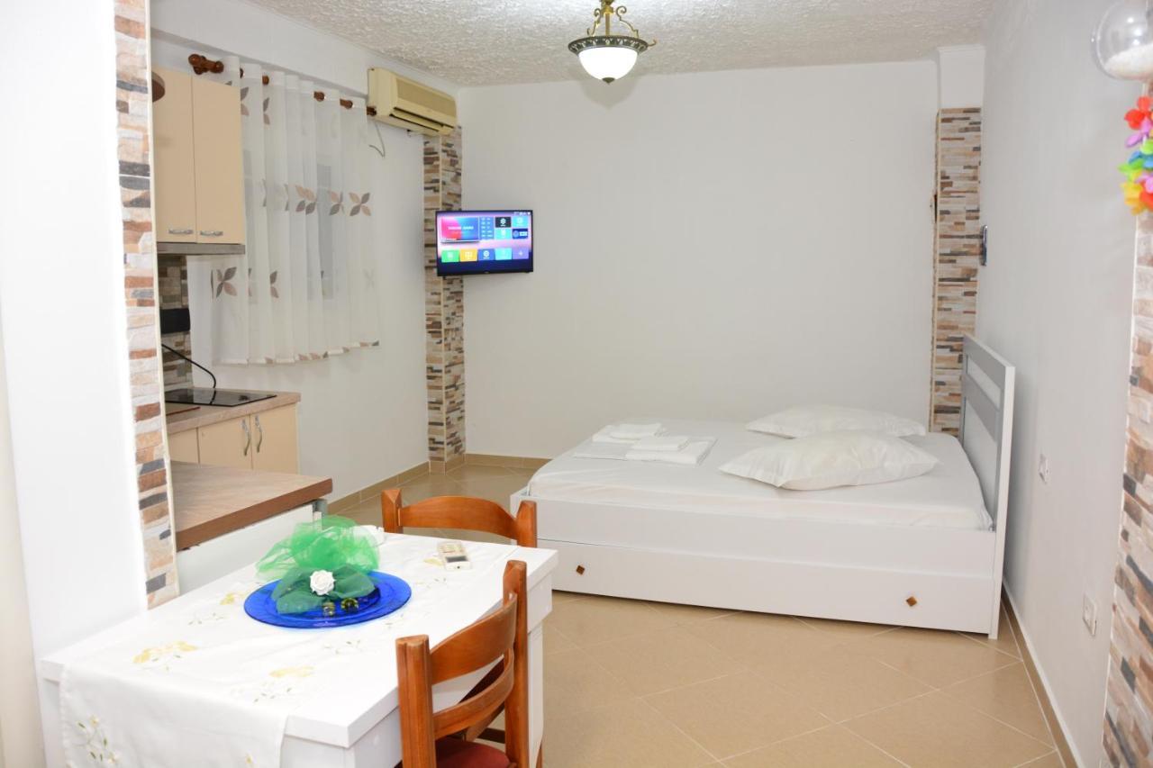 Mico'S Apartments Vlore Bagian luar foto