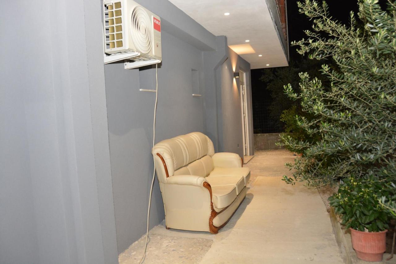 Mico'S Apartments Vlore Bagian luar foto