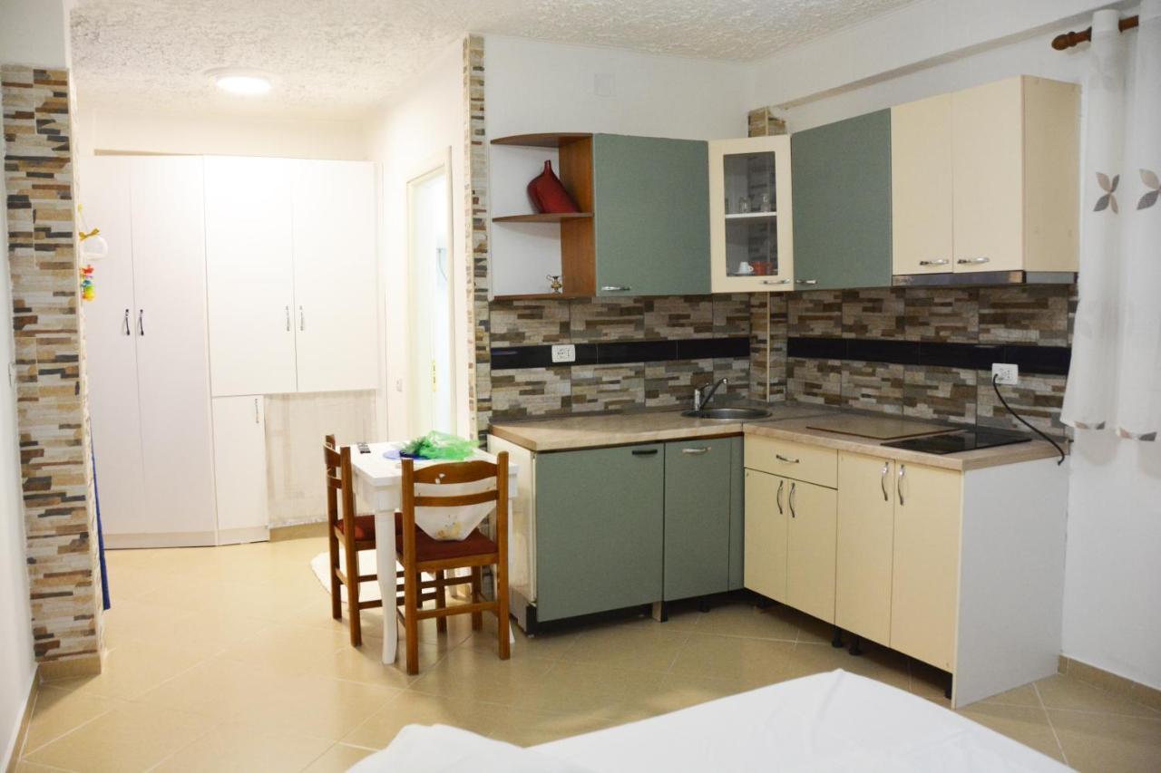 Mico'S Apartments Vlore Bagian luar foto
