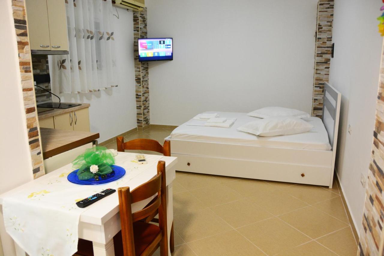 Mico'S Apartments Vlore Bagian luar foto
