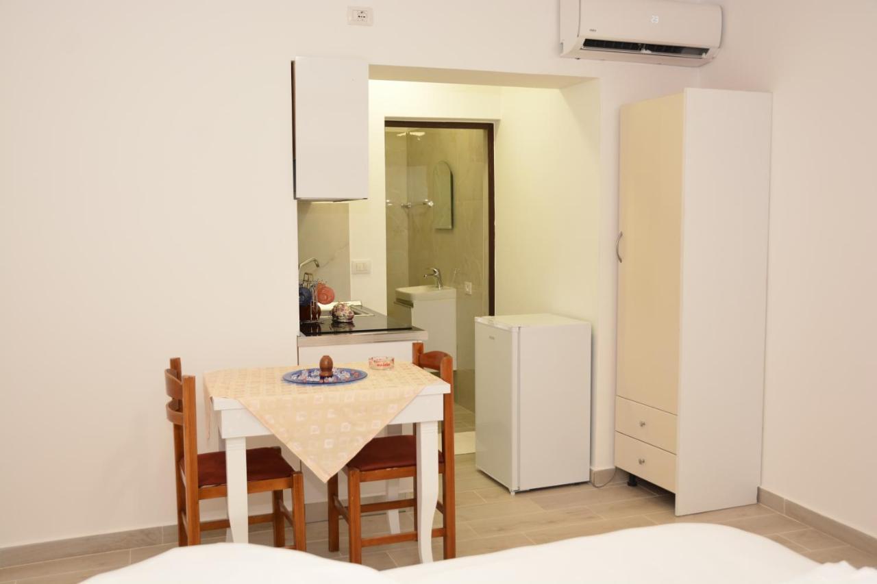 Mico'S Apartments Vlore Bagian luar foto