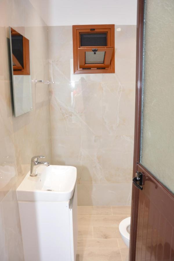 Mico'S Apartments Vlore Bagian luar foto