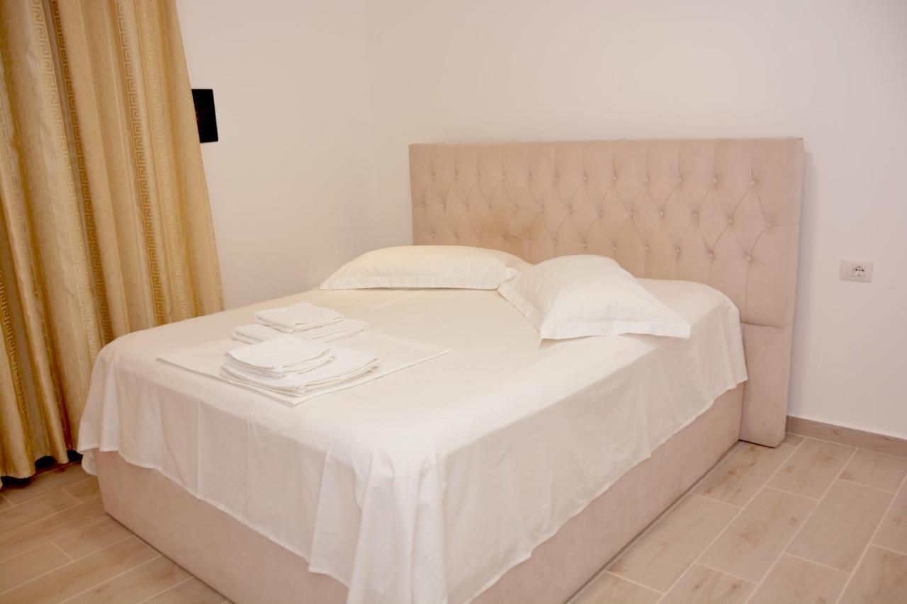 Mico'S Apartments Vlore Bagian luar foto