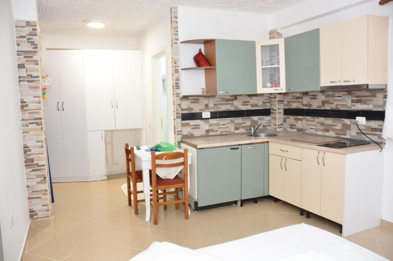 Mico'S Apartments Vlore Bagian luar foto