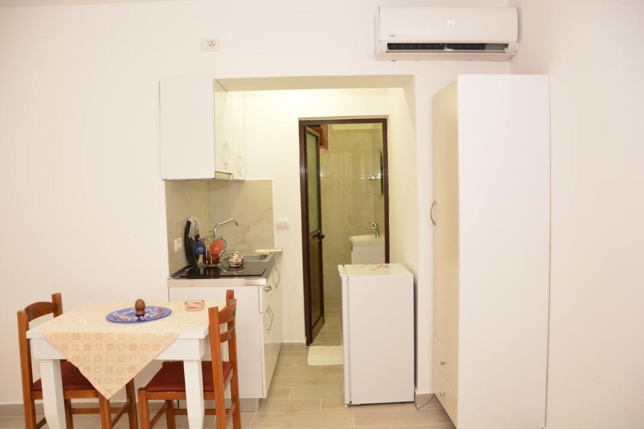 Mico'S Apartments Vlore Bagian luar foto