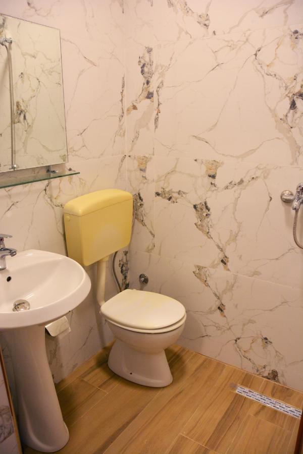 Mico'S Apartments Vlore Bagian luar foto