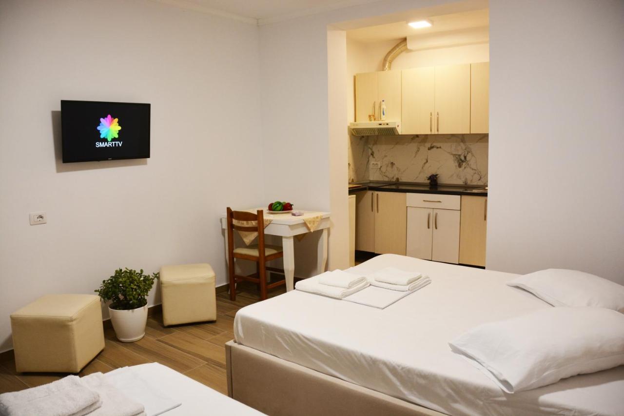 Mico'S Apartments Vlore Bagian luar foto