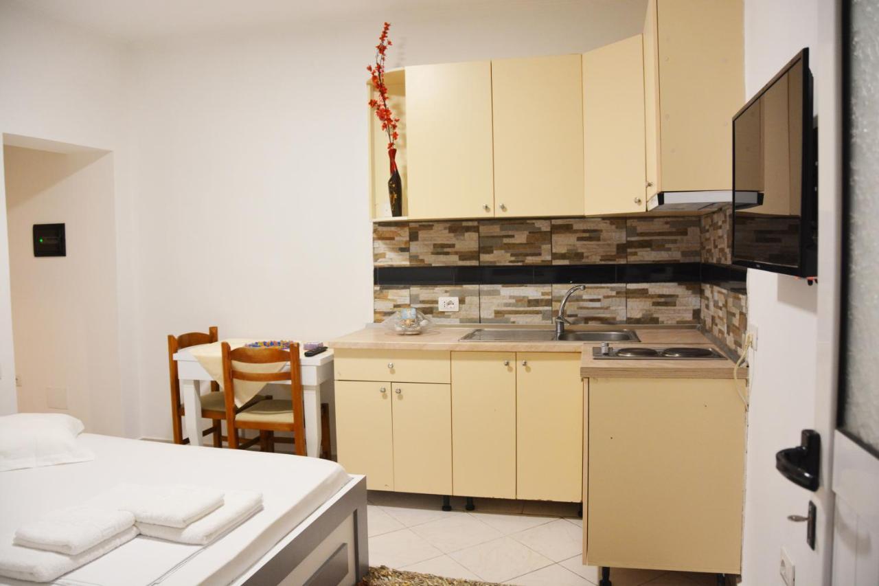 Mico'S Apartments Vlore Bagian luar foto