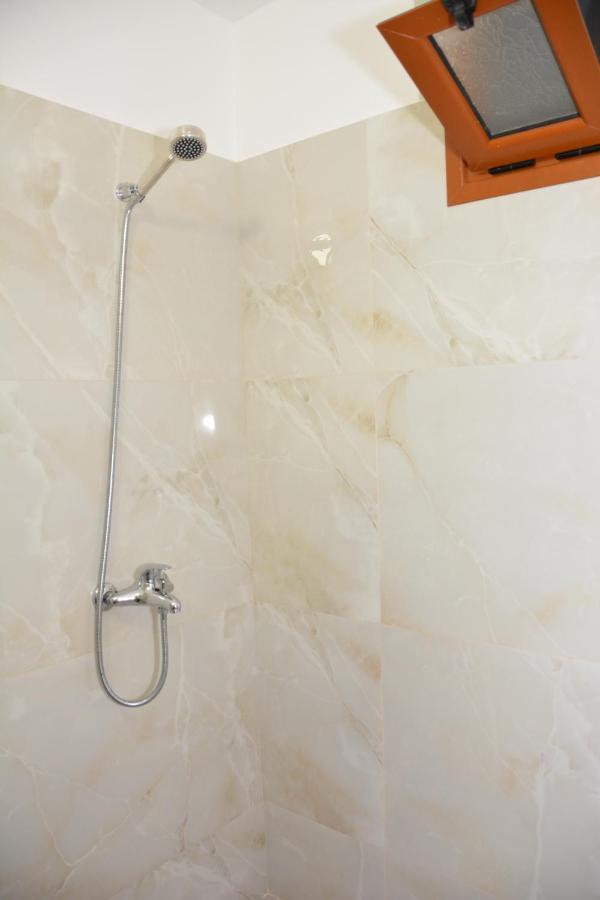 Mico'S Apartments Vlore Bagian luar foto