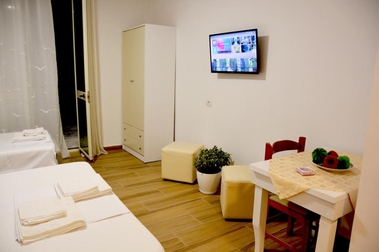 Mico'S Apartments Vlore Bagian luar foto