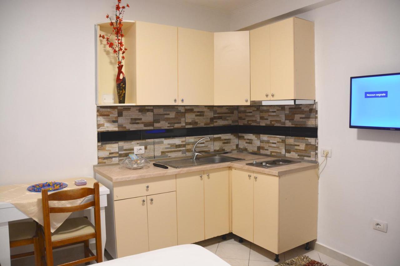 Mico'S Apartments Vlore Bagian luar foto