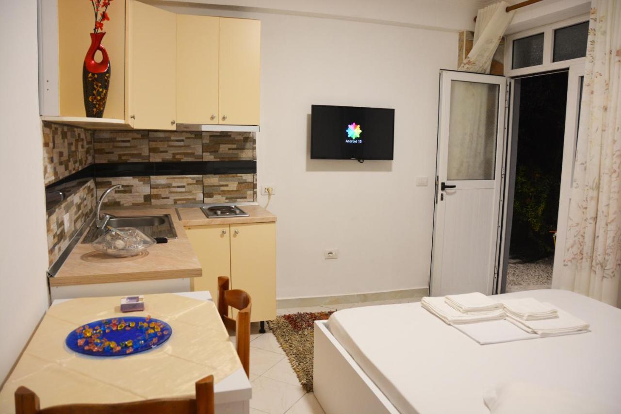 Mico'S Apartments Vlore Bagian luar foto