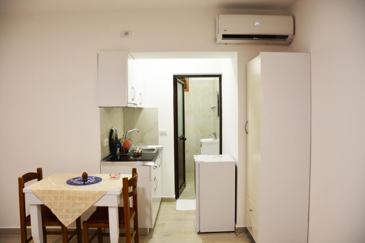 Mico'S Apartments Vlore Bagian luar foto