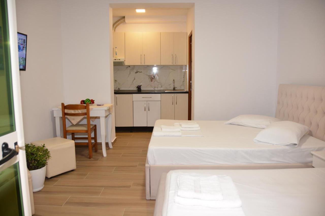 Mico'S Apartments Vlore Bagian luar foto