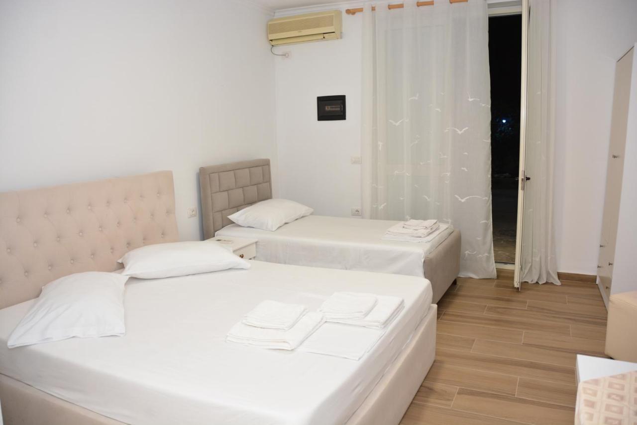 Mico'S Apartments Vlore Bagian luar foto