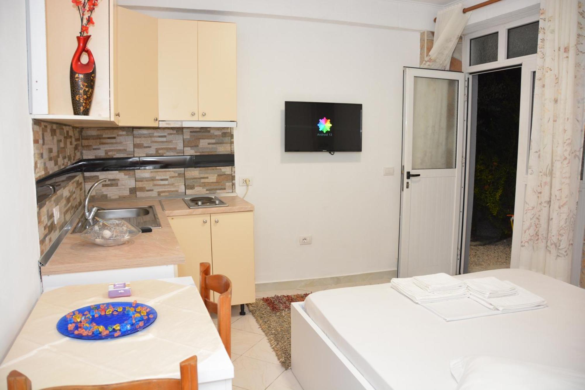 Mico'S Apartments Vlore Bagian luar foto