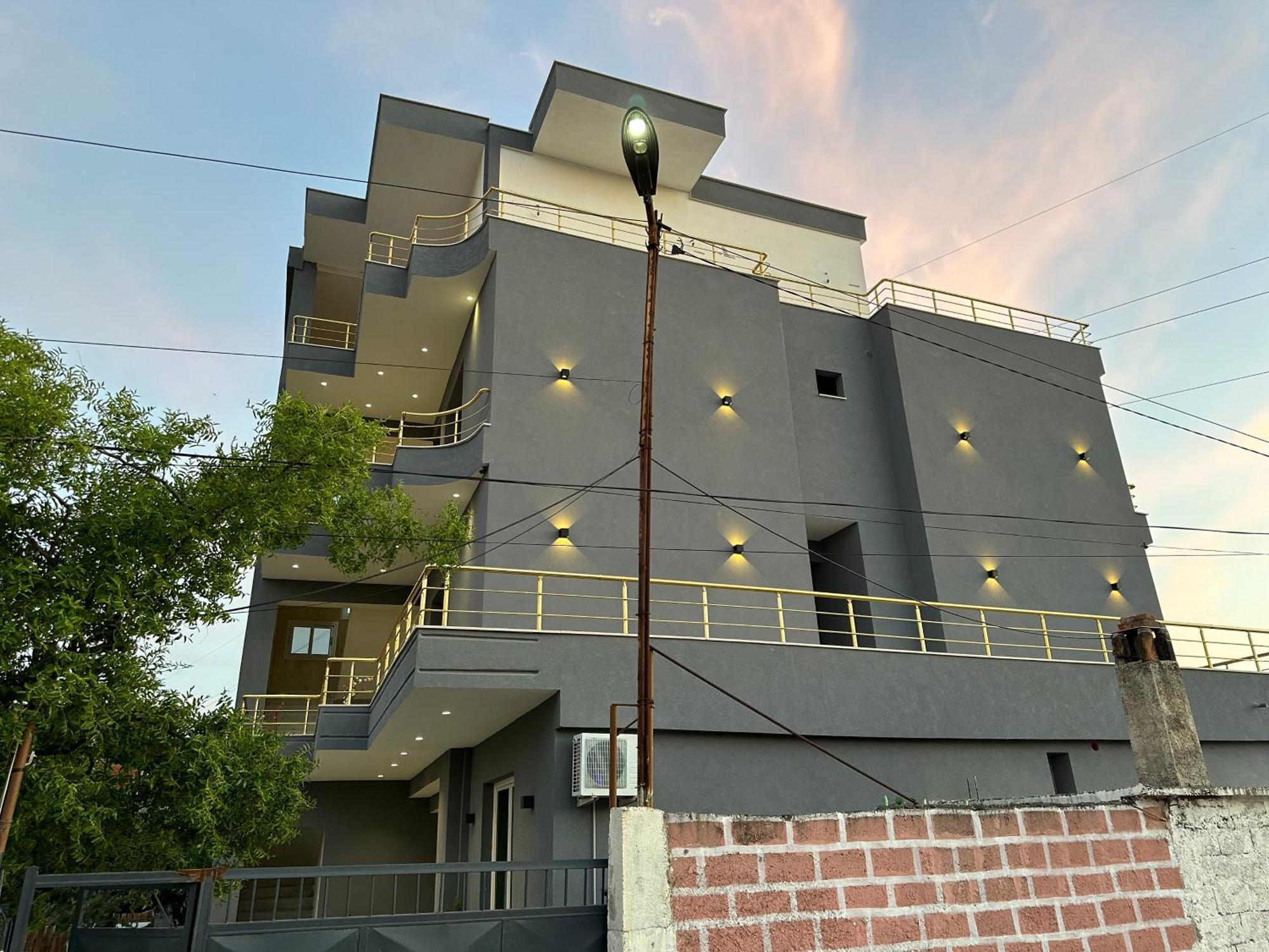 Mico'S Apartments Vlore Bagian luar foto
