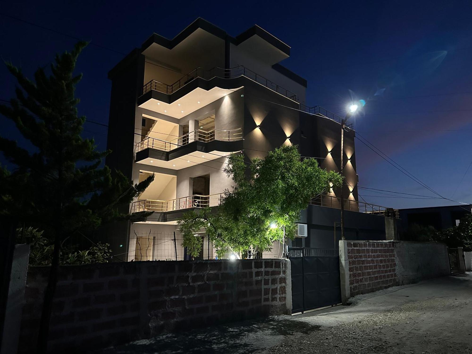 Mico'S Apartments Vlore Bagian luar foto