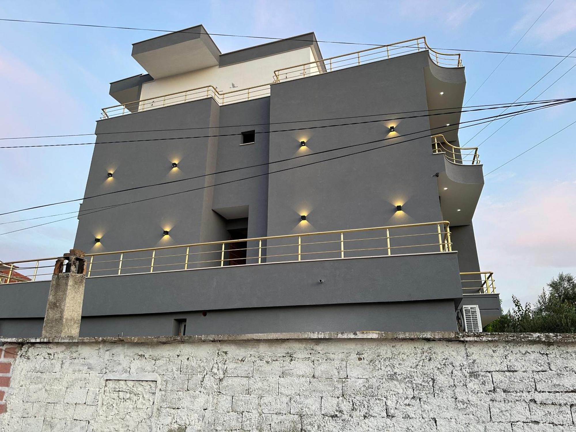 Mico'S Apartments Vlore Bagian luar foto