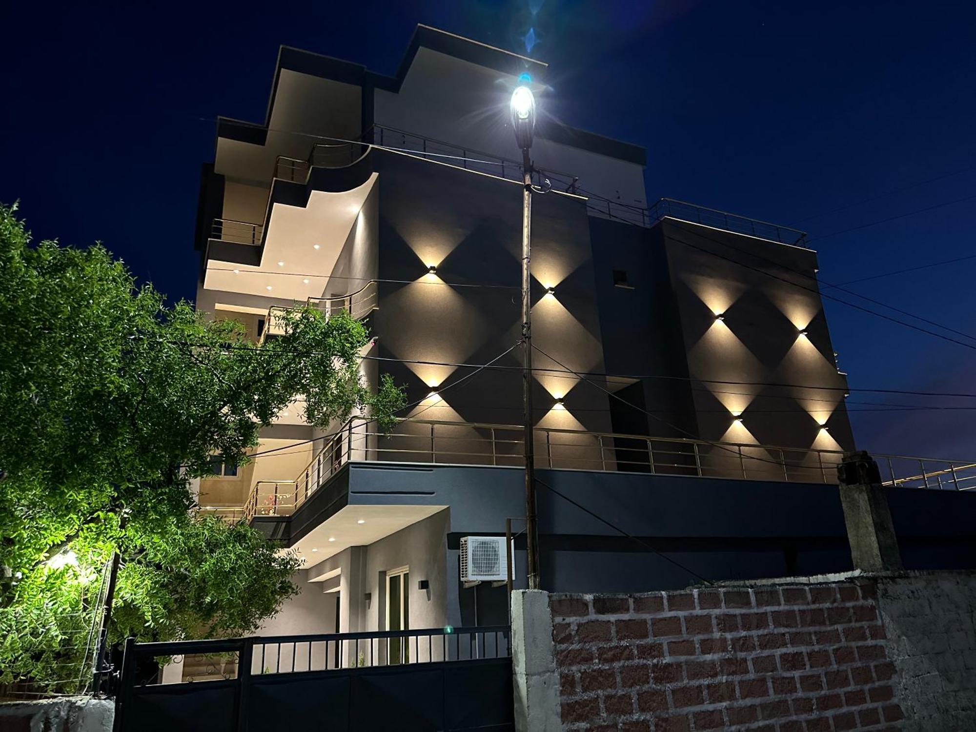 Mico'S Apartments Vlore Bagian luar foto