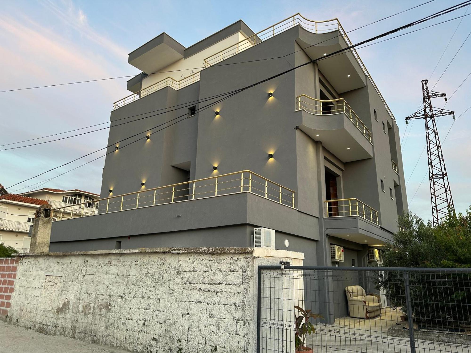 Mico'S Apartments Vlore Bagian luar foto