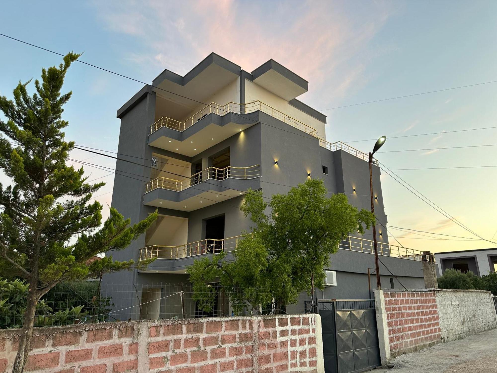 Mico'S Apartments Vlore Bagian luar foto